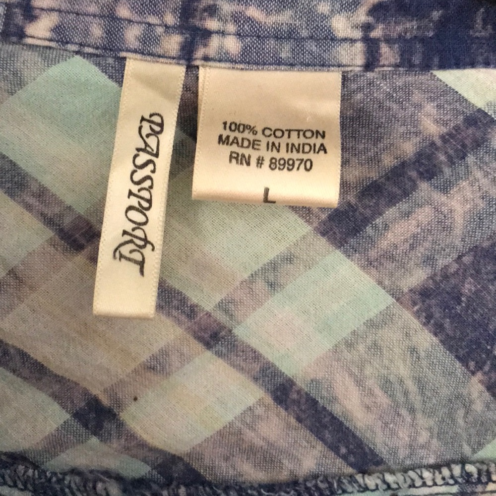 Cute button down - Picture 2 of 2
